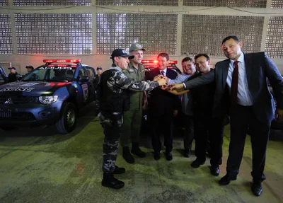 Entrega de viaturas e munições