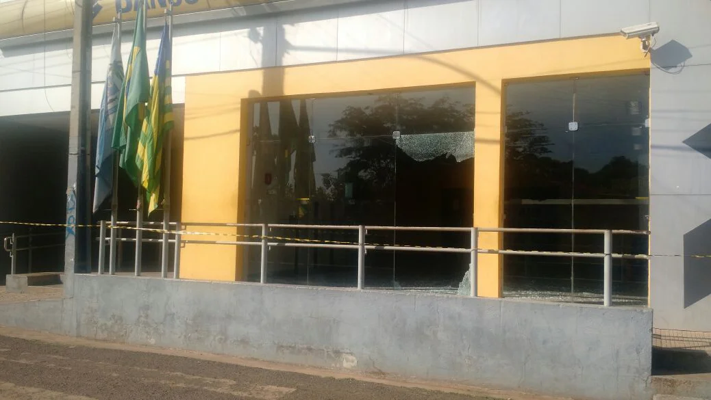Parte da fachada destruída