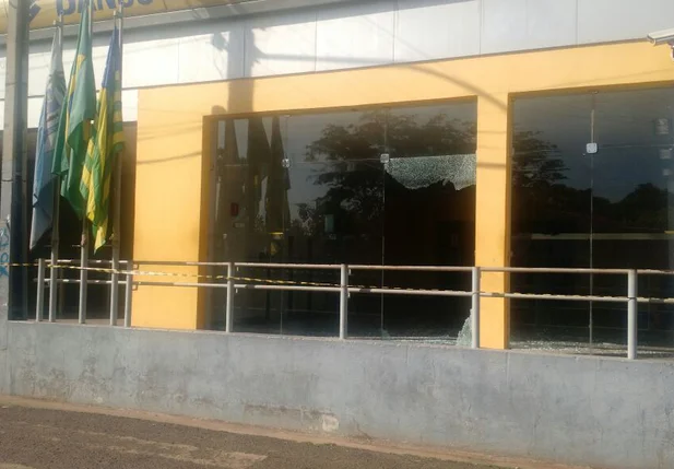 Parte da fachada destruída