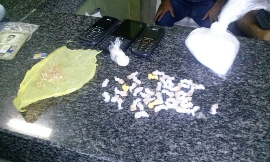Parte das drogas apreendidas