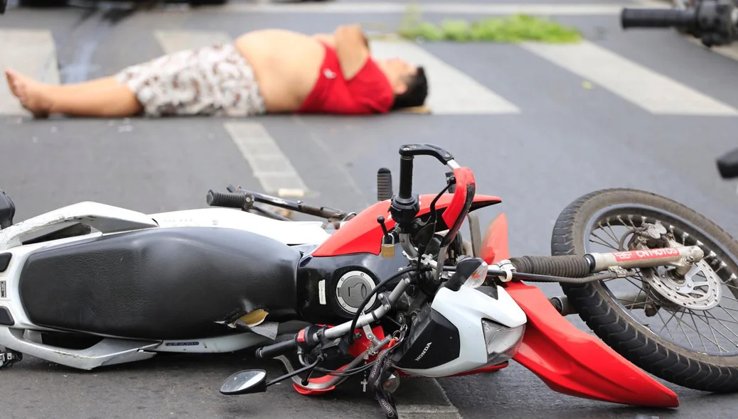 Motociclista foi atingido pela L200 Tryton