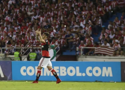 Vizeu marca dois gols e garante vitória do Flamengo