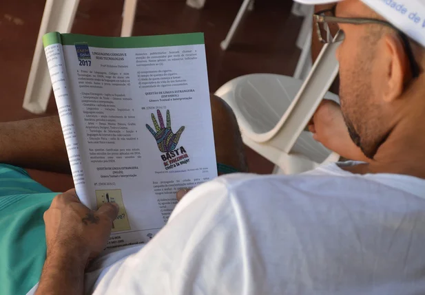Detentos participam de revisões
