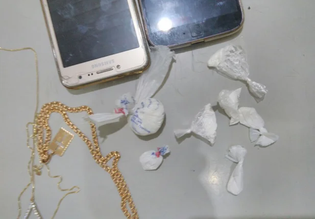 Material recolhido no bairro Dirceu 