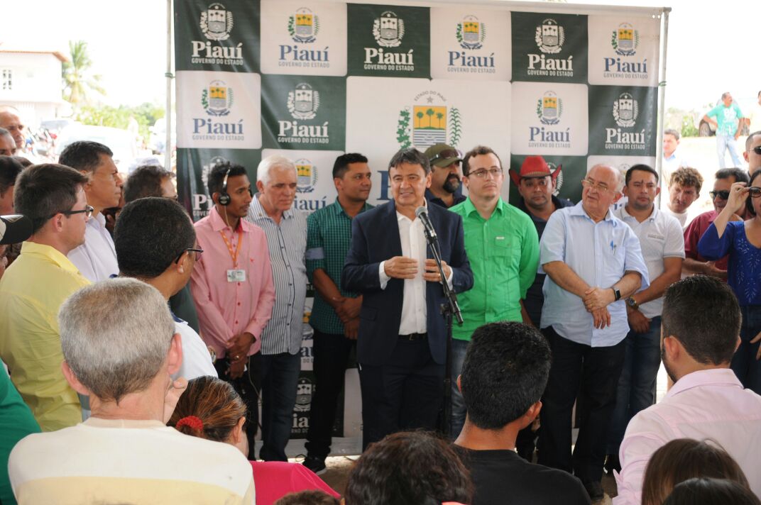 Wellington Dias em inauguração