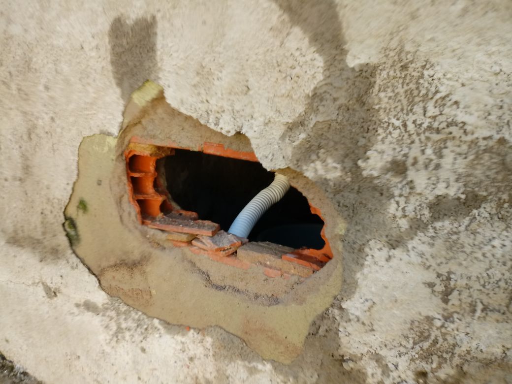 Buraco em uma cela da Penitenciária Feminina de Teresina