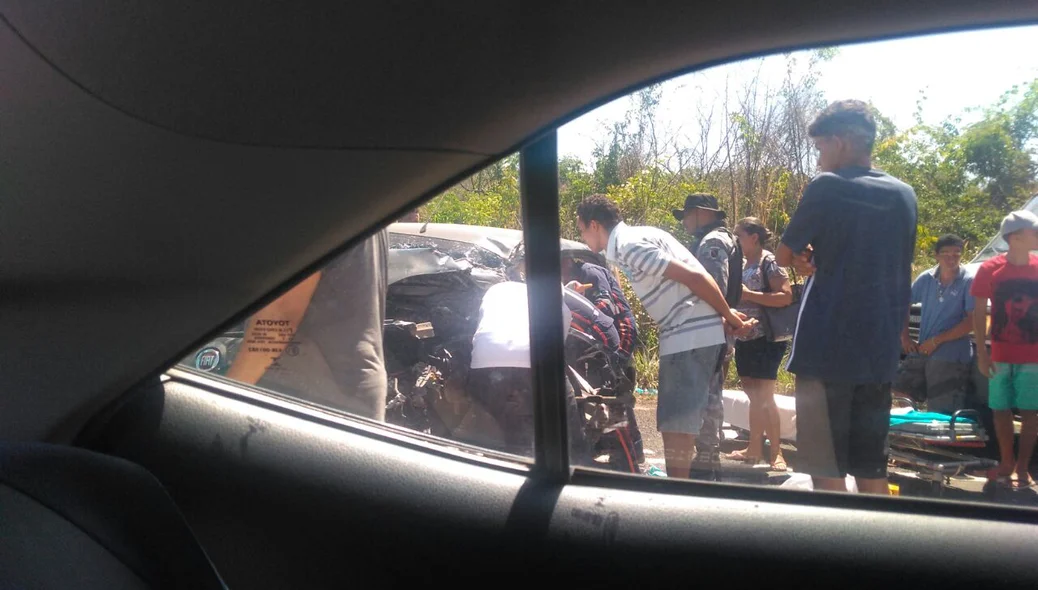 Morotorista do Fiat Uno ficou preso nas ferragens