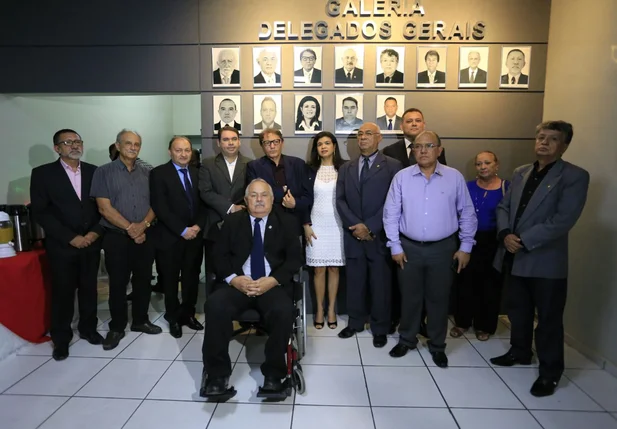 Riedel Batista inaugura galeria dos delegados gerais do Piauí