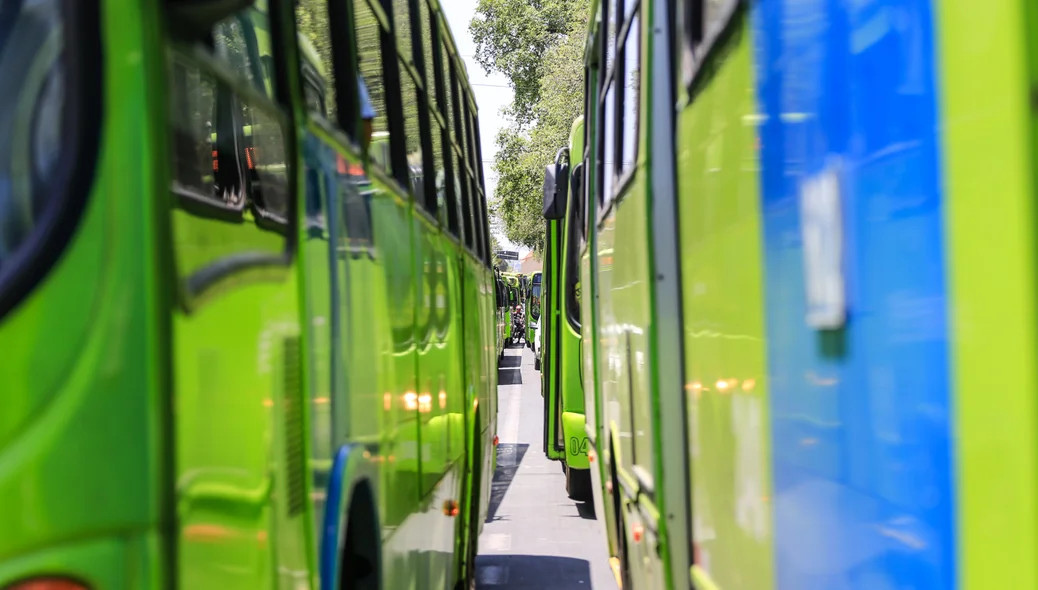 Fila de ônibus na Frei Serafim 