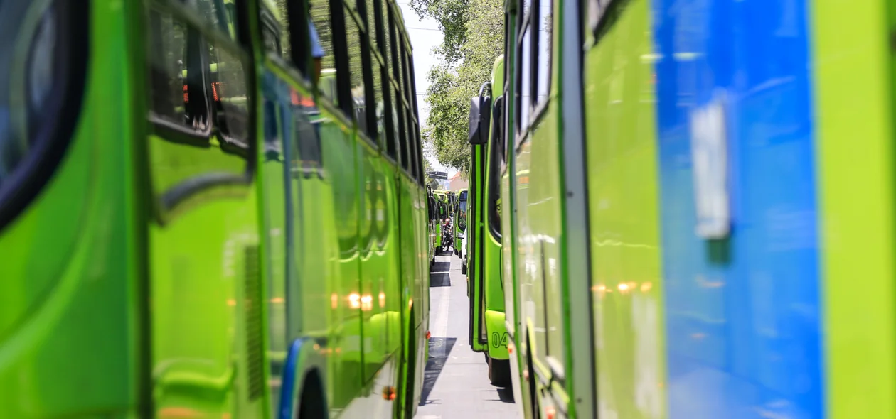 Fila de ônibus na Frei Serafim 