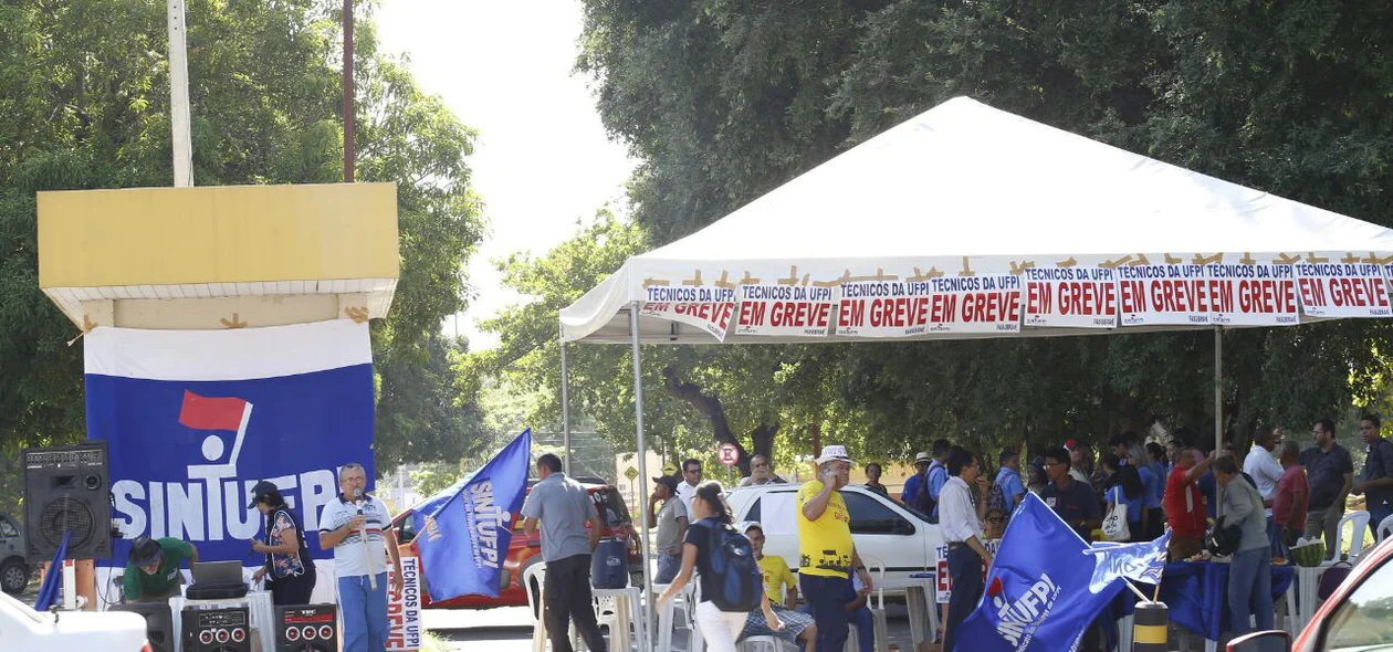 Mobilização aconteceu na guarida próxima a reitoria da UFPI