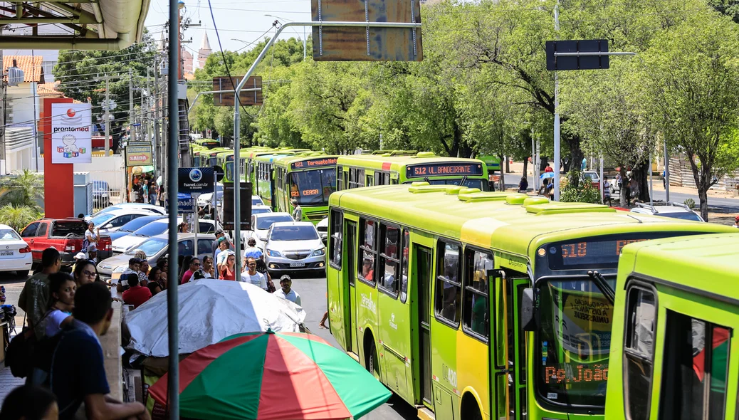 Trânsito ficou parado na Frei Serafim 
