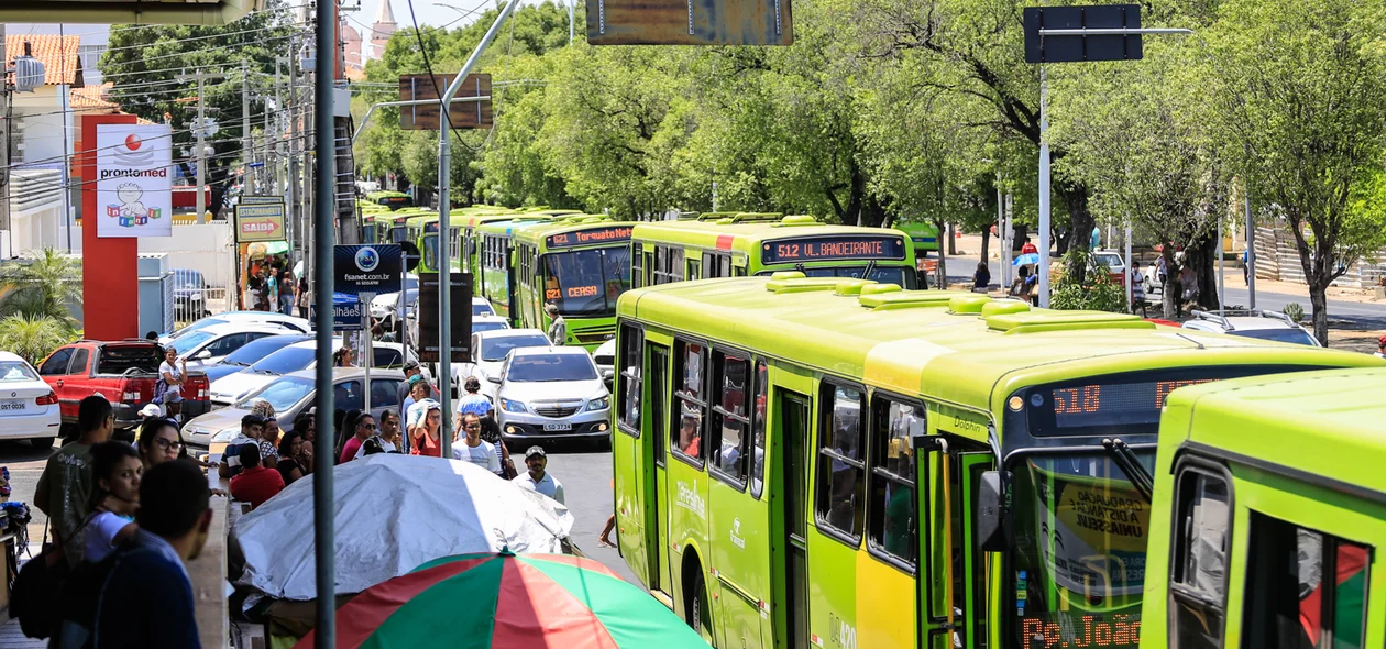 Trânsito ficou parado na Frei Serafim 