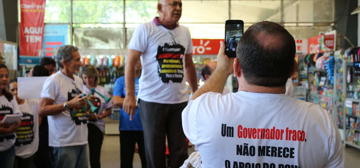 A manifestação aconteceu na manhã desta quarta-feira