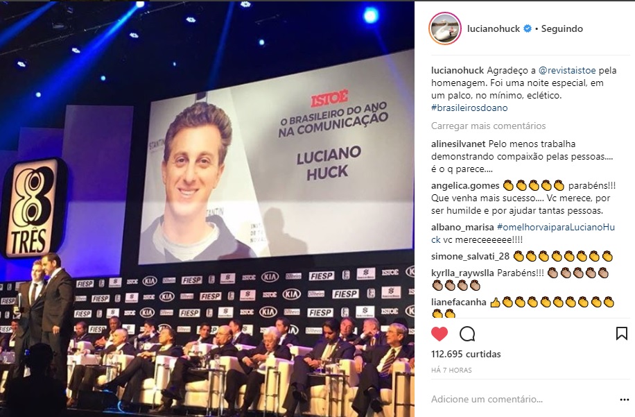 Apresentador Luciano Huck recebe prêmio de Brasileiro do Ano na categoria Comunicação