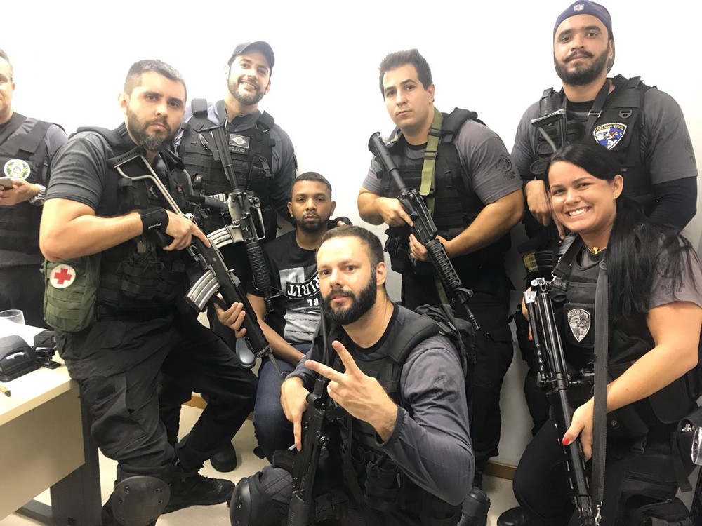 Policiais registram  prisão do traficante  Rogério 157