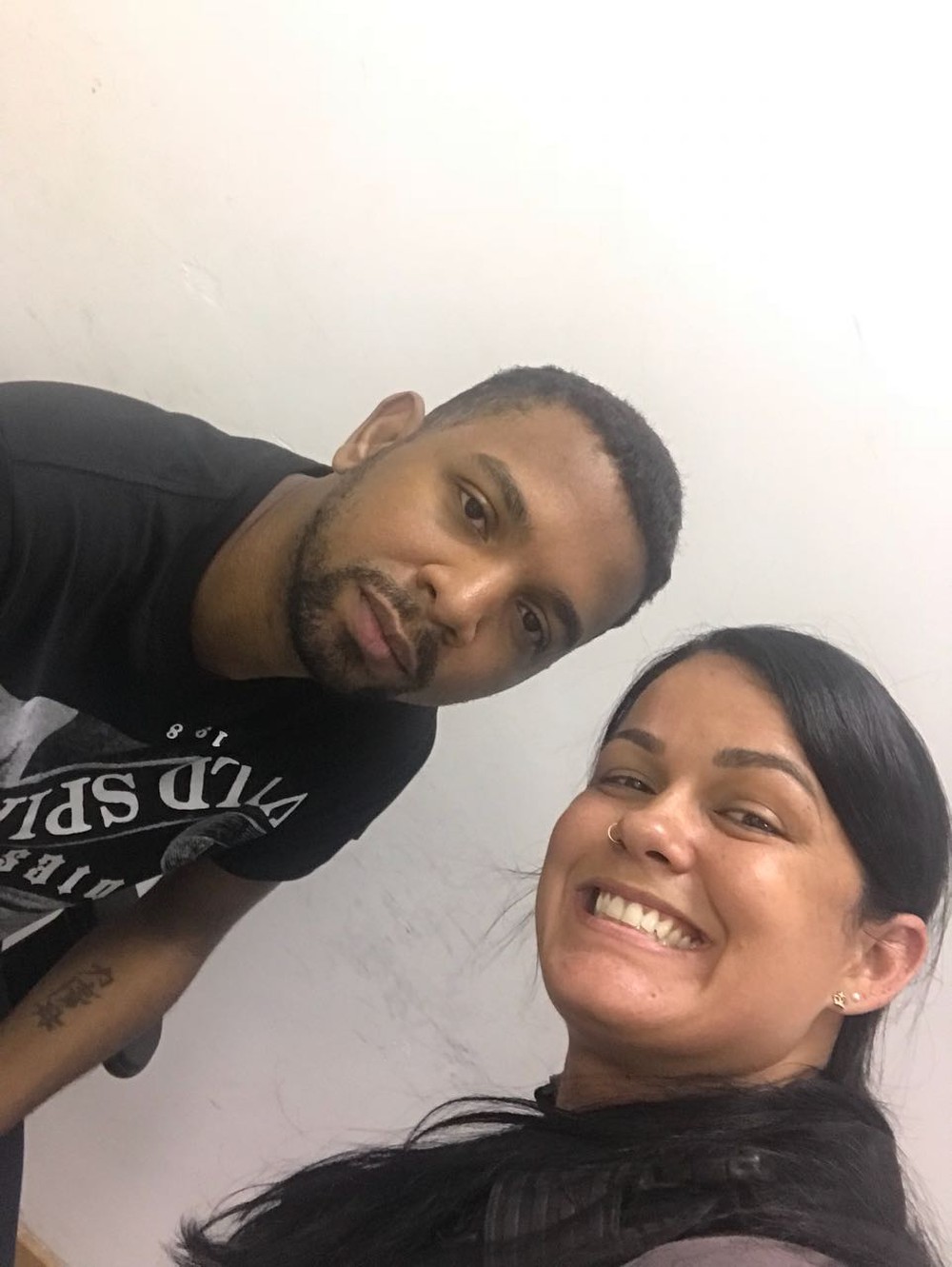 Policial tira foto com o traficante  Rogério 157