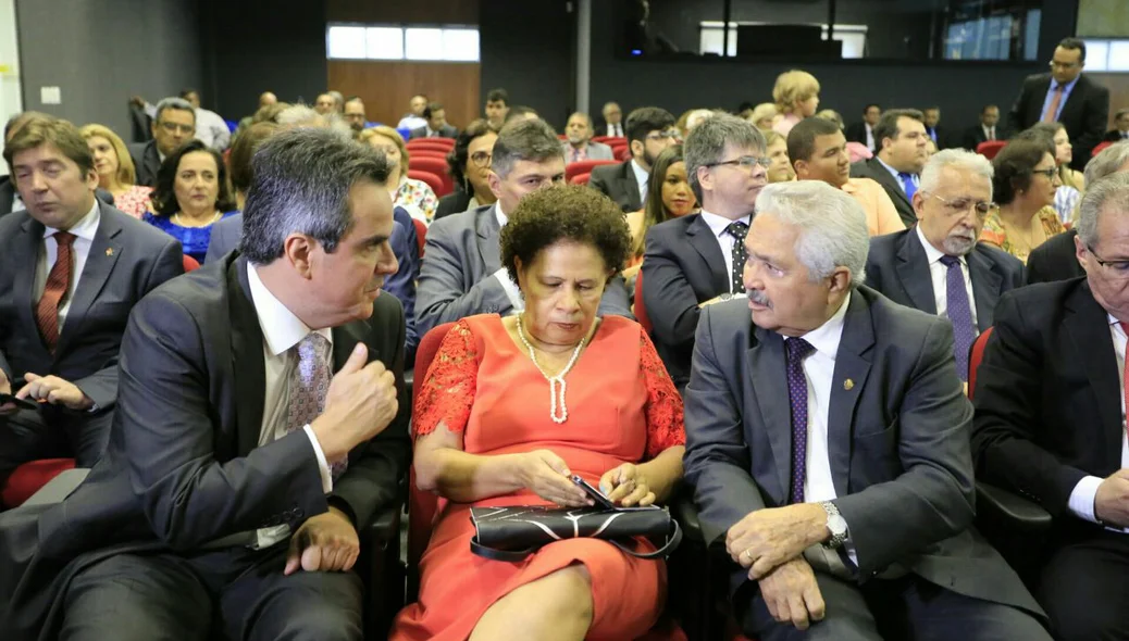 Ciro Nogueira, Regina Sousa e Elmano Férrer estão entre os homenageados