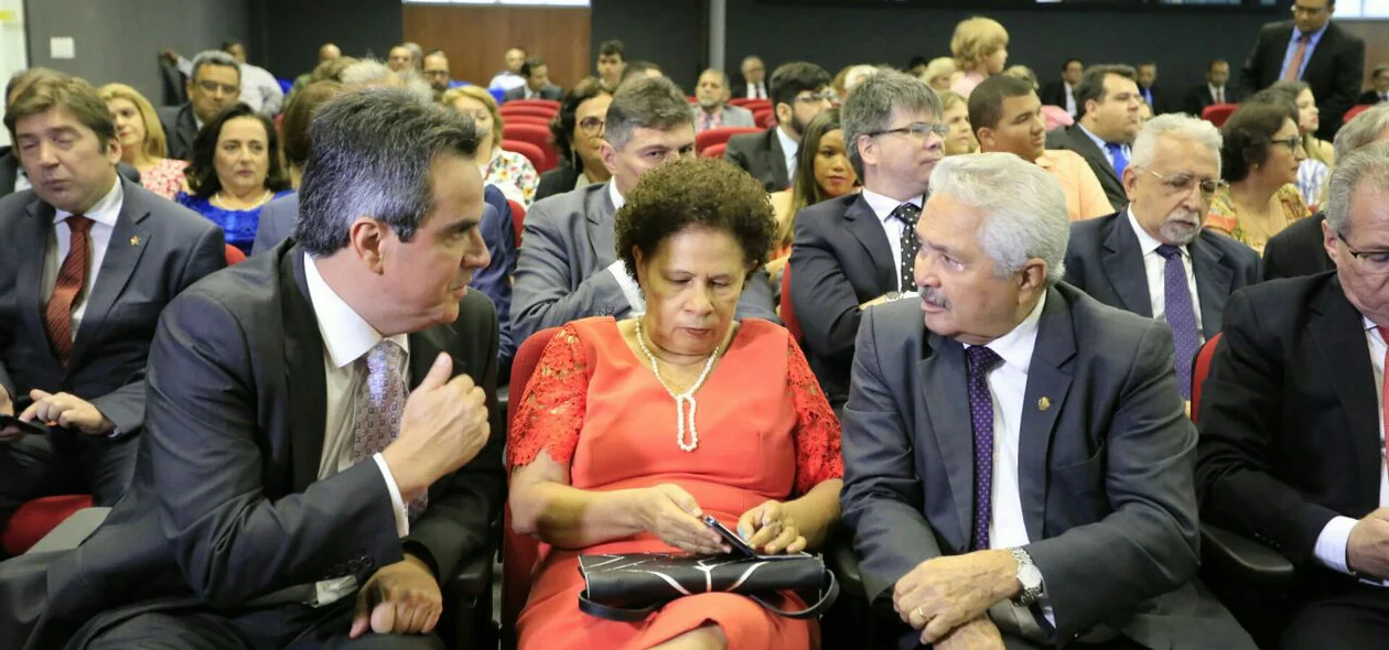 Ciro Nogueira, Regina Sousa e Elmano Férrer estão entre os homenageados
