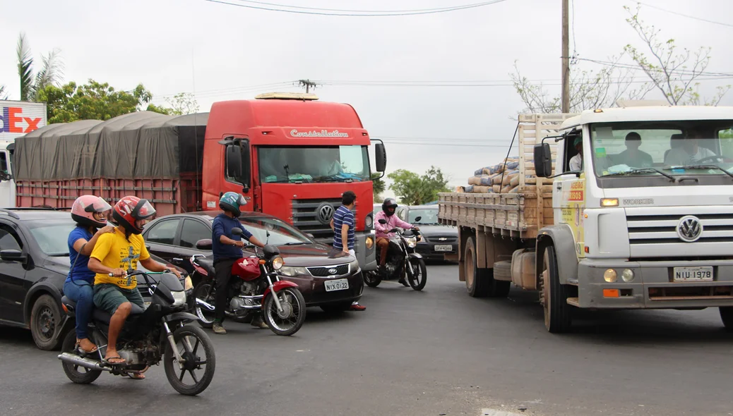 Colisões deixam o trânsito lento na Avenida João XXIII