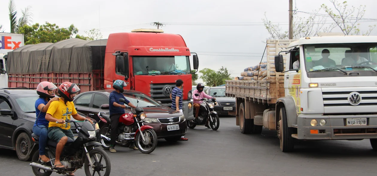 Colisões deixam o trânsito lento na Avenida João XXIII