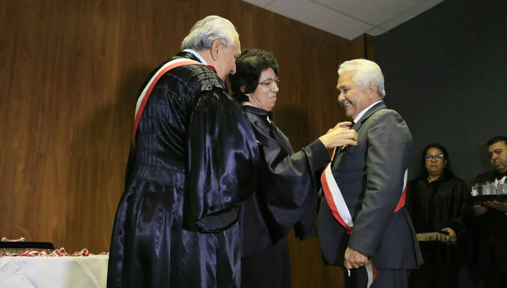 Elmano Férrer é homenageado pelo TRT
