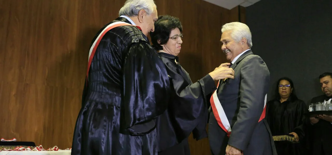 Elmano Férrer é homenageado pelo TRT