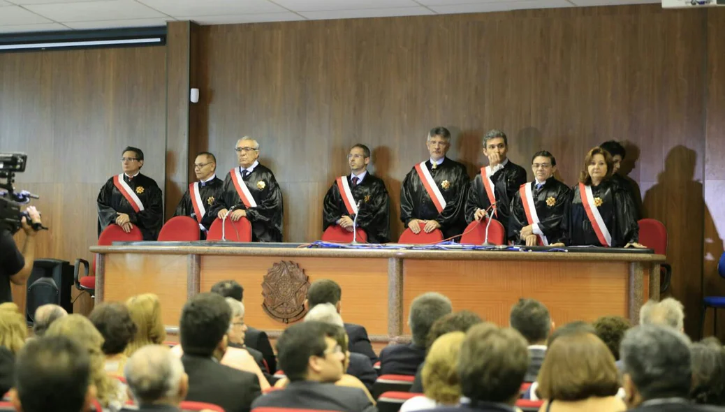Juízes do TRT prestam homenagem a autoridades