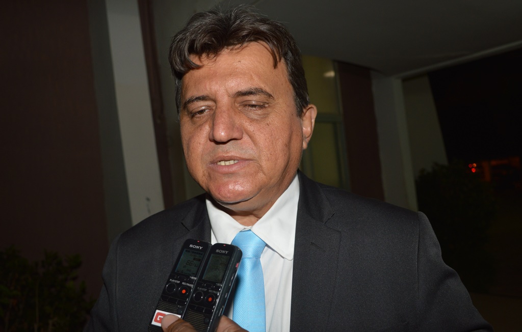 Líder do governo na Câmara fala sobre pauta da reunião