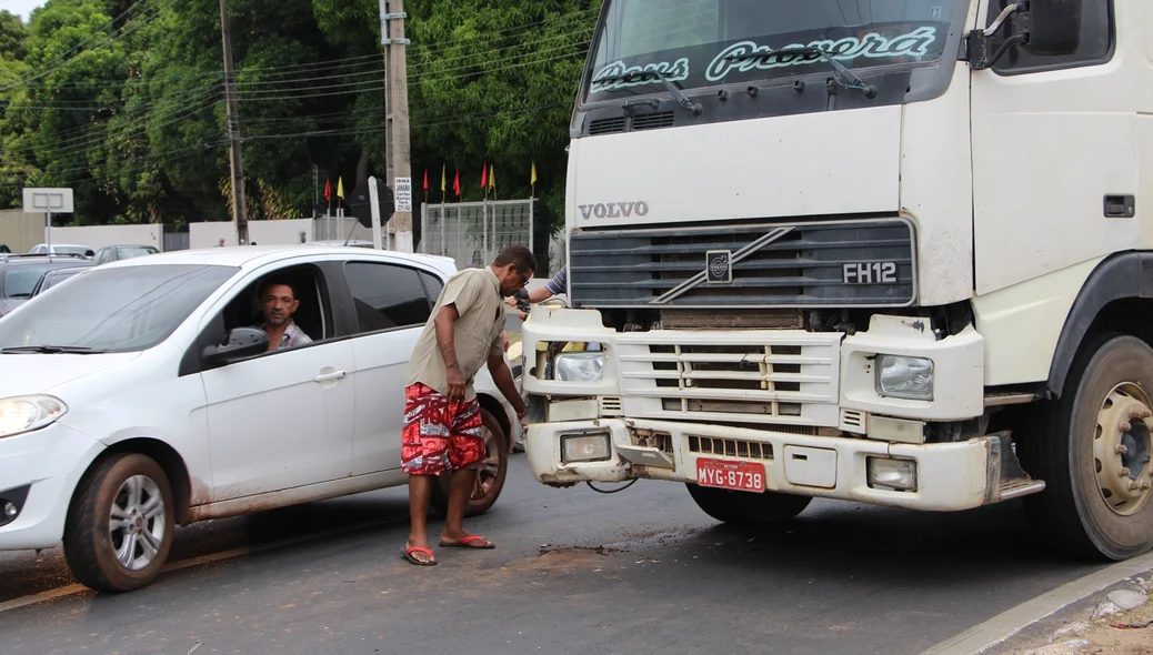 Motorista do caminhão de carga não acionou a PRF