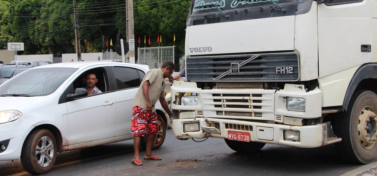 Motorista do caminhão de carga não acionou a PRF