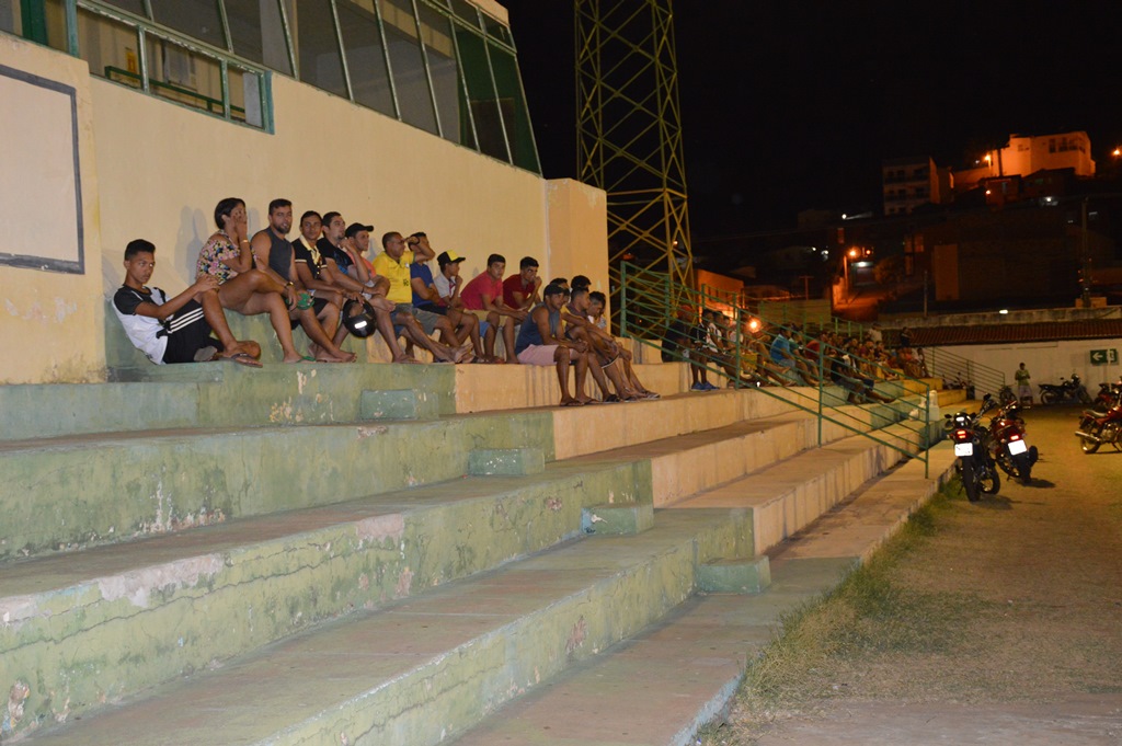 Torcida compareceu em pequeno número