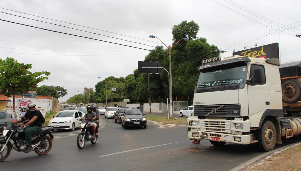 Trânsito ficou congestionado após colisão na João XIII