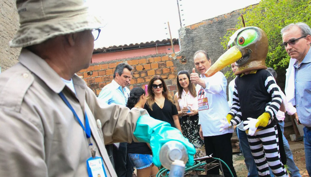 Ministro visita residência