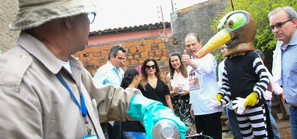 Ministro visita residência