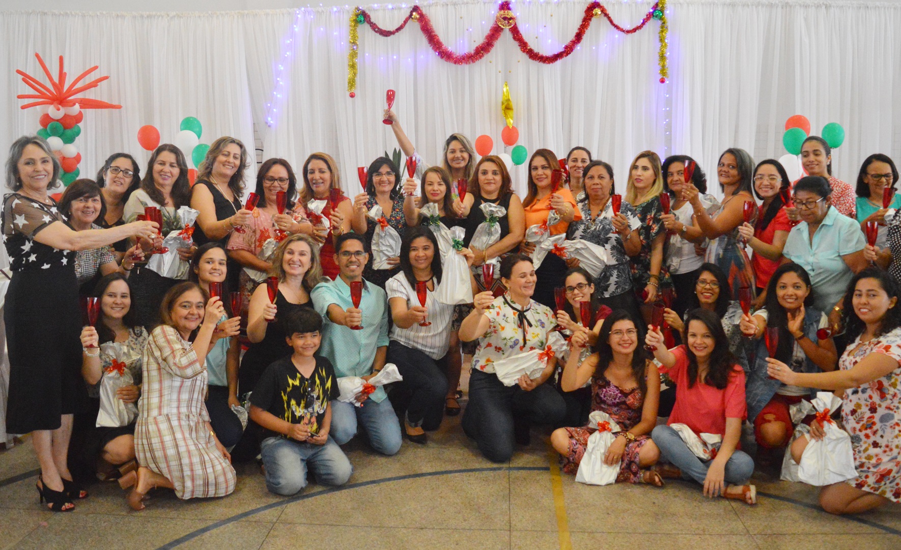 Ceir homenageia voluntários pela dedicação ao centro 