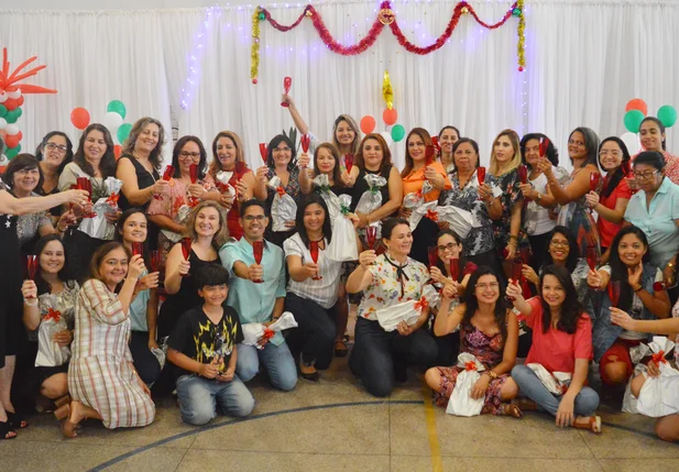 Ceir homenageia voluntários pela dedicação ao centro 