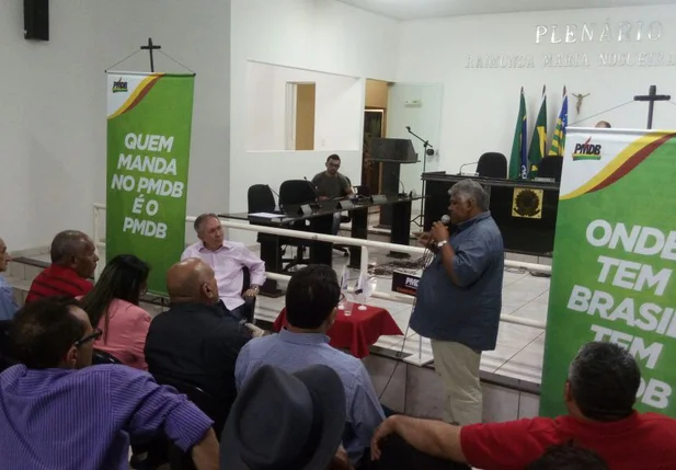 João Henrique diz que PMDB definha ao insistir na aliança com PT