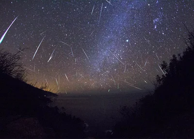 Maior chuva de meteoros do ano pode ser vista hoje no Brasil e no mundo