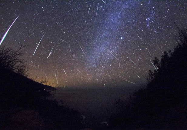Maior chuva de meteoros do ano pode ser vista hoje no Brasil e no mundo