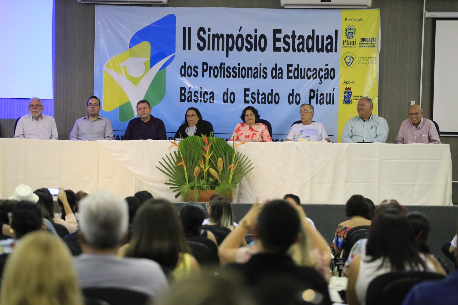 Mesa de honra do evento