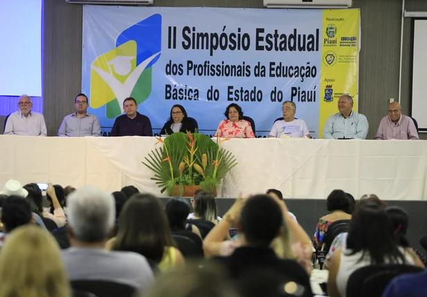 Mesa de honra do evento