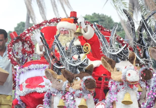 Papai Noel é alvo de pedradas por ficar sem balas em São Paulo