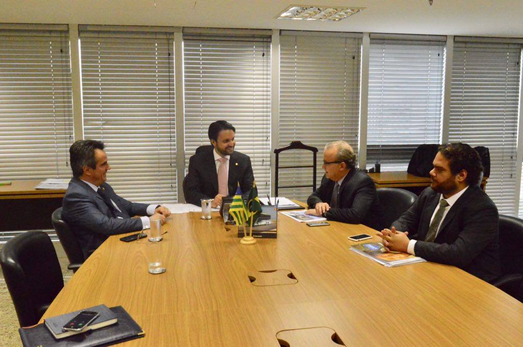 Senador Ciro Nogueira em encontro com o ministro Alexandre Baldy e o prefeito Fimino