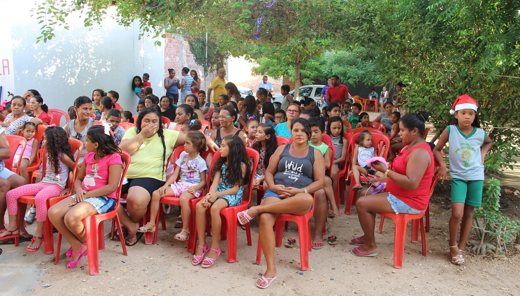 Fundação Viver a Vida com Dignidade promove distribuição de presentes no Angelim