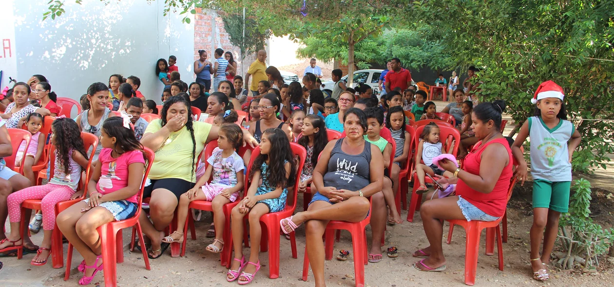 Fundação Viver a Vida com Dignidade promove distribuição de presentes no Angelim