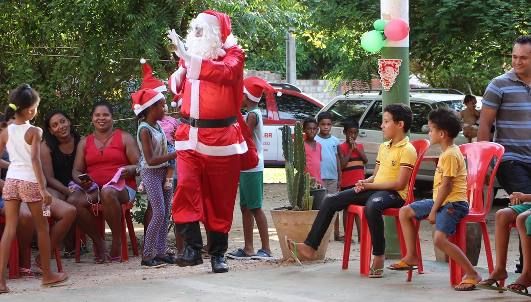 Fundação Viver a Vida com Dignidade promove distribuição de presentes no Angelim