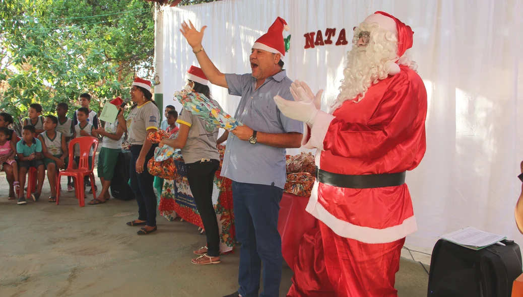 Fundação Viver a Vida com Dignidade promove distribuição de presentes no Angelim