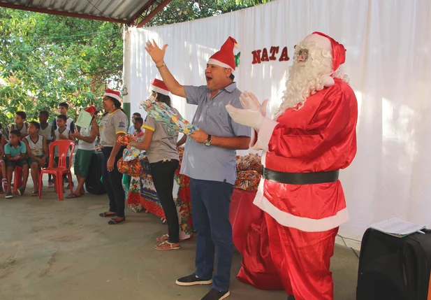Fundação Viver a Vida com Dignidade promove distribuição de presentes no Angelim