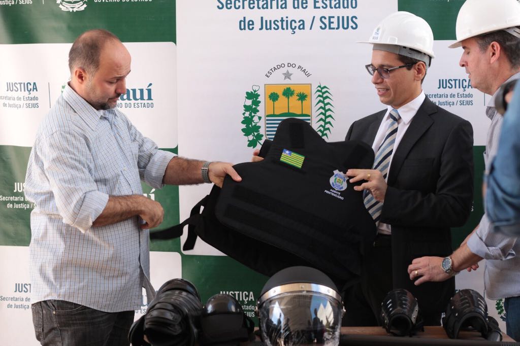 Novos Equipamentos para agentes penitenciários 
